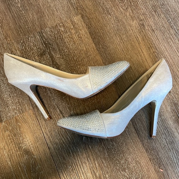 APT 9 heels. Only worn a few times but do show signs of wear. Please review pics - Picture 7 of 10